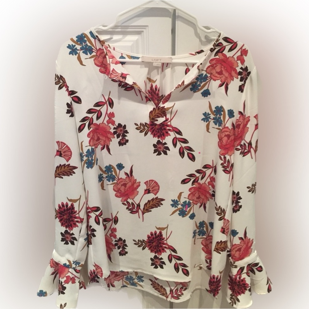 Beautiful LOFT ivory blouse with floral design